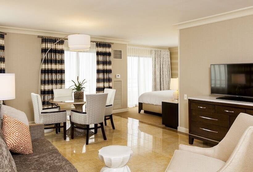 ダブルベッドのスタンダードスタジオ, The Waterfront Beach Resort, A Hilton