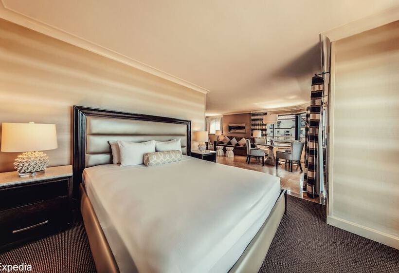 ダブルベッドのスタンダードスタジオ, The Waterfront Beach Resort, A Hilton