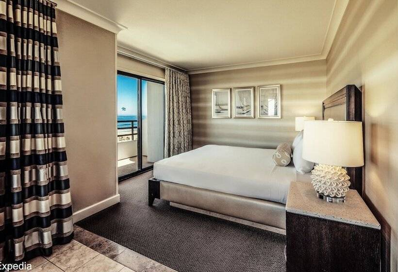 스탠다드 스튜디오 더블 침대, The Waterfront Beach Resort, A Hilton
