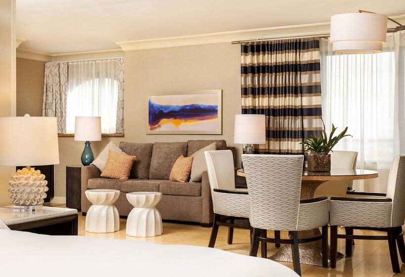 ダブルベッドのスタンダードスタジオ, The Waterfront Beach Resort, A Hilton