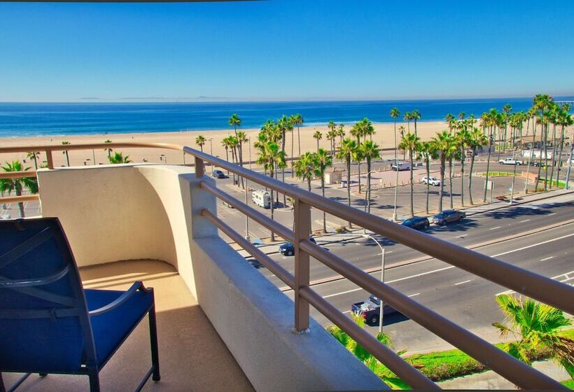 바다 전망 스위트, The Waterfront Beach Resort, A Hilton