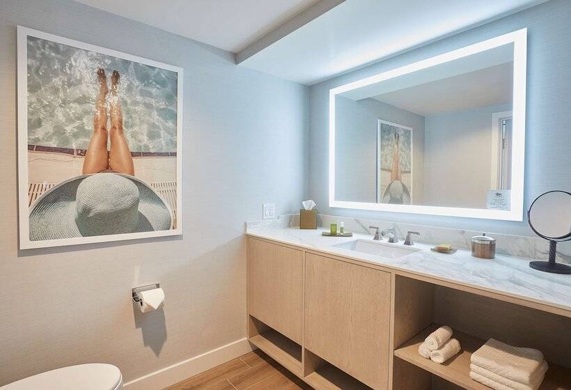 Номер Стандарт 2 Двуспальные Кровати, The Waterfront Beach Resort, A Hilton