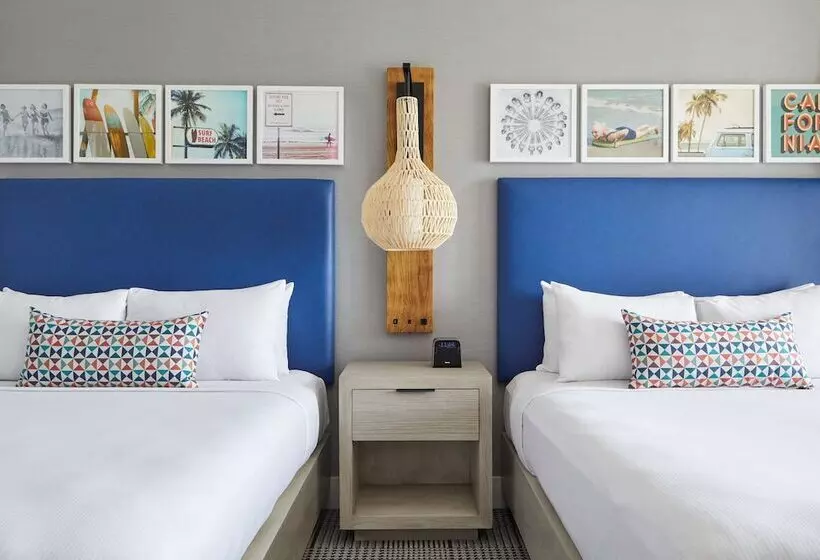 اتاق استاندارد با 2 تخت دوبل, The Waterfront Beach Resort, A Hilton