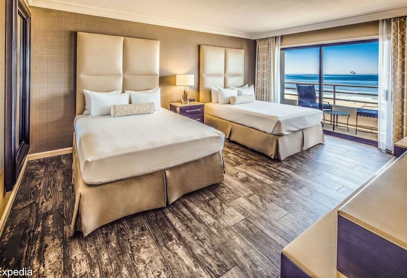스탠다드 룸 더블 침대 2개, The Waterfront Beach Resort, A Hilton
