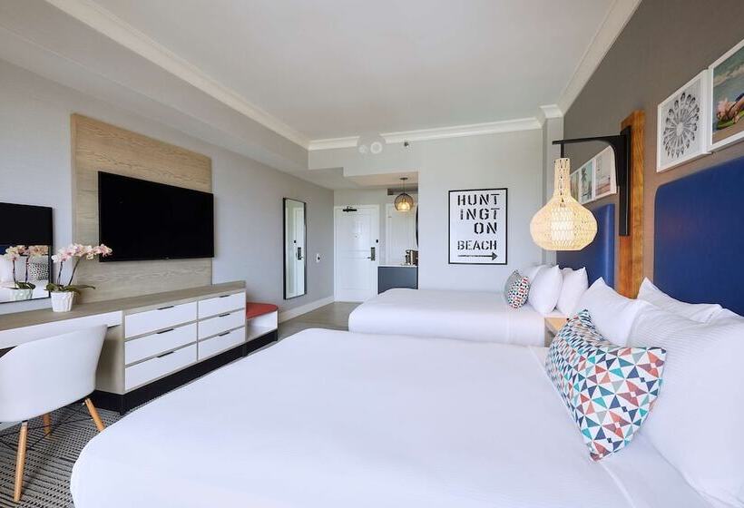 חדר סטנדרט שתי מיטות זוגיות, The Waterfront Beach Resort, A Hilton