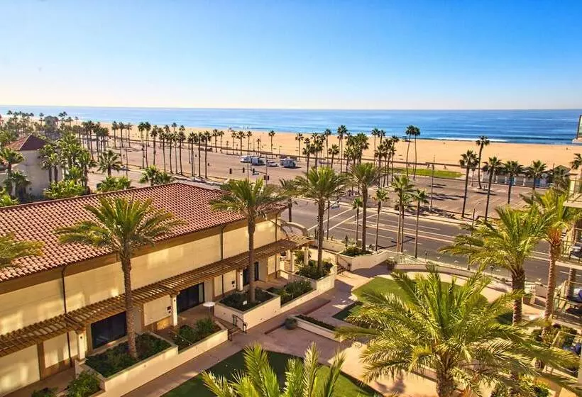 اتاق لوکس با چشم‌انداز دریا, The Waterfront Beach Resort, A Hilton