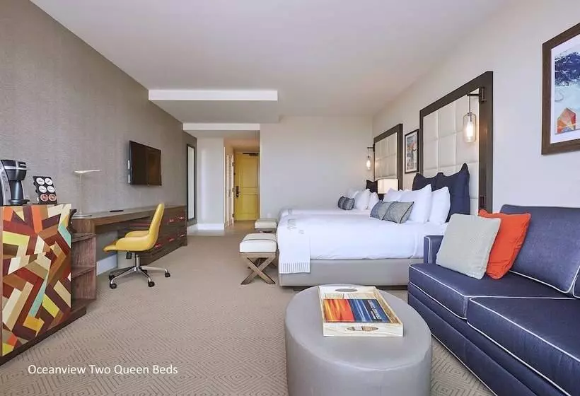 اتاق لوکس با چشم‌انداز دریا, The Waterfront Beach Resort, A Hilton