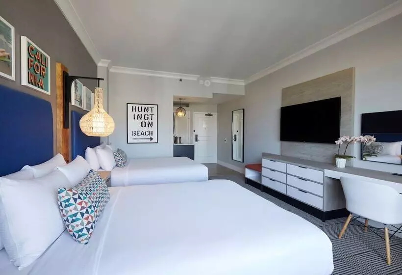 اتاق استاندارد با 2 تخت دوبل, The Waterfront Beach Resort, A Hilton