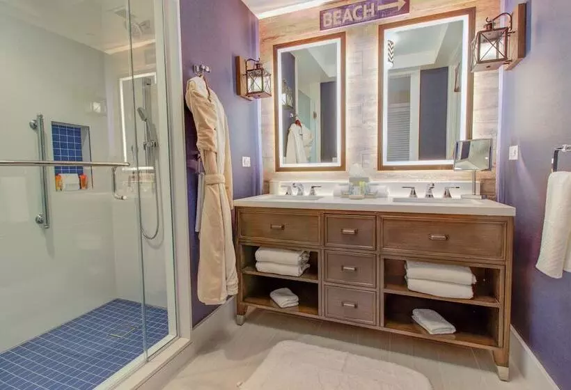 استودیوی استاندارد با تخت دوبل, The Waterfront Beach Resort, A Hilton