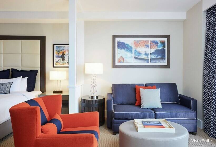 Люкс, The Waterfront Beach Resort, A Hilton