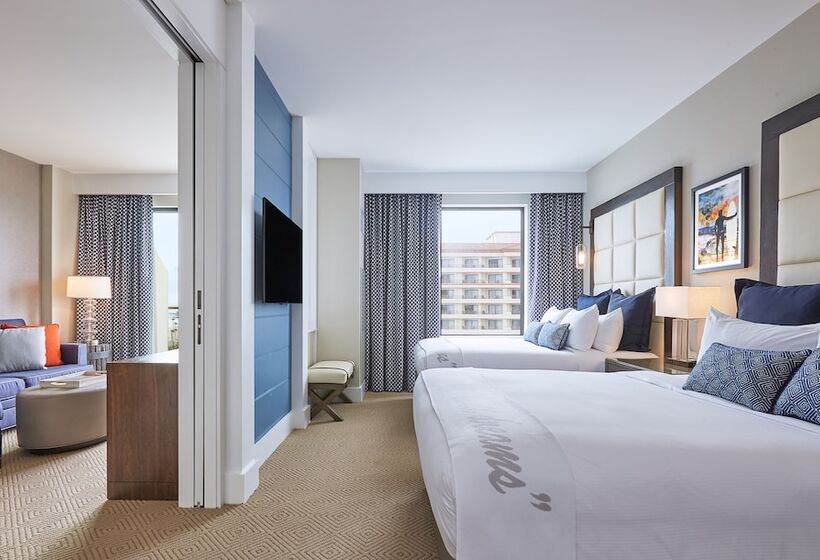 Люкс, The Waterfront Beach Resort, A Hilton