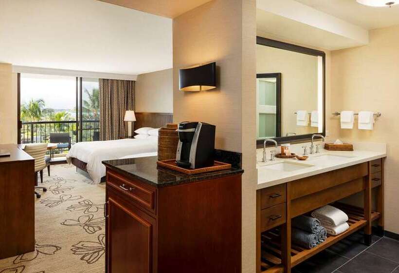 Номер Стандарт Вид на Море, The Waterfront Beach Resort, A Hilton