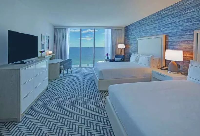 اتاق استاندارد با چشم‌انداز دریا, The Waterfront Beach Resort, A Hilton