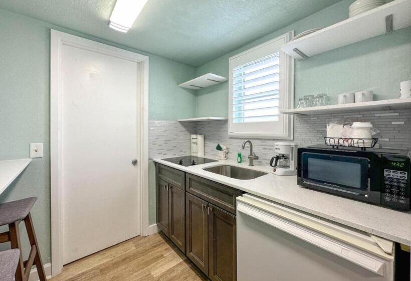 디럭스 룸, Thunderbird Beach Resort