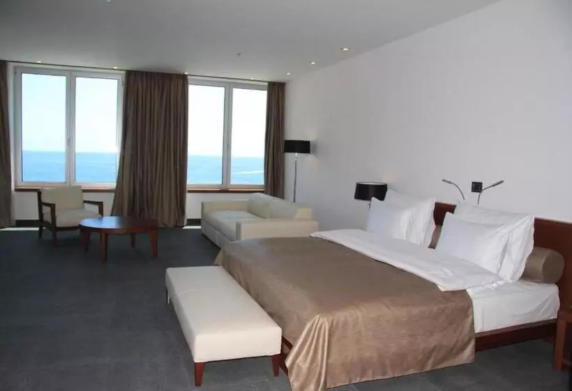 سوئیت پنت هاوس, Avala Resort & Villas