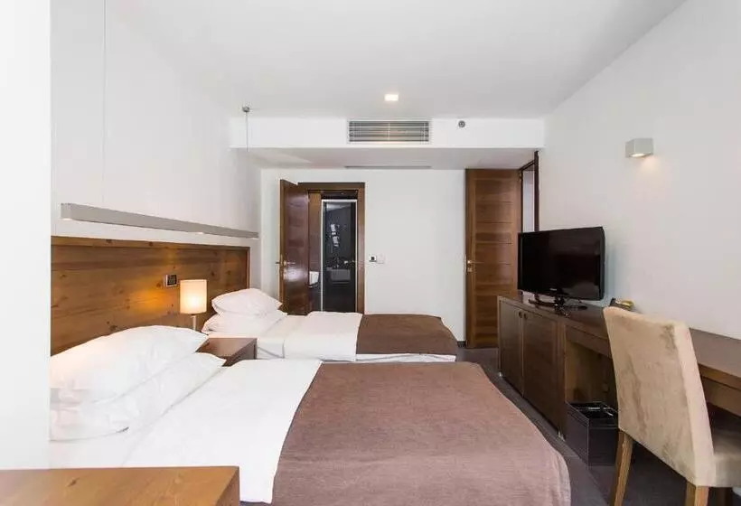 سوییت خانوادگی, Avala Resort & Villas