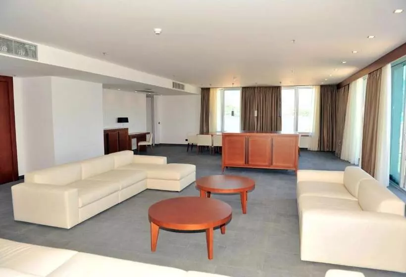 سوییت, Avala Resort & Villas