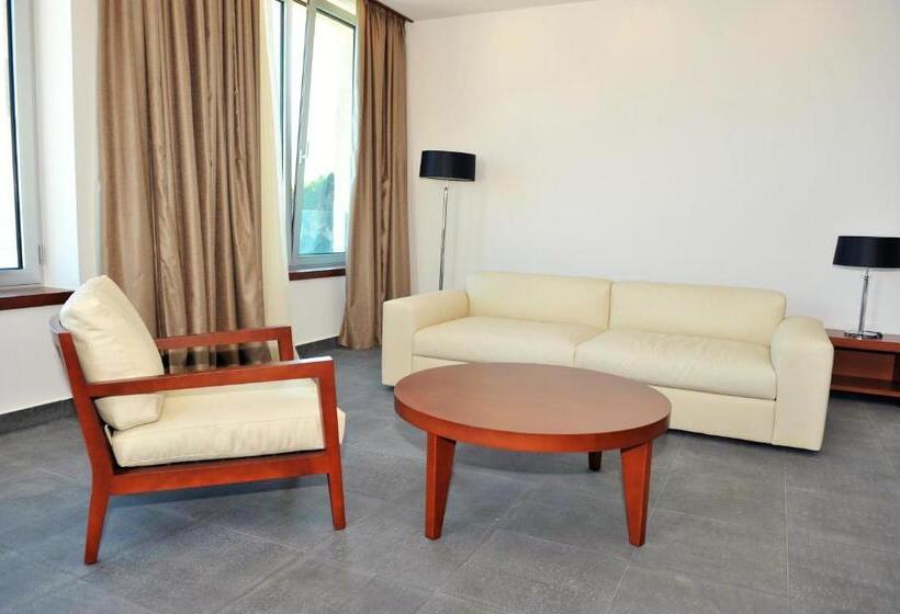 스위트, Avala Resort & Villas