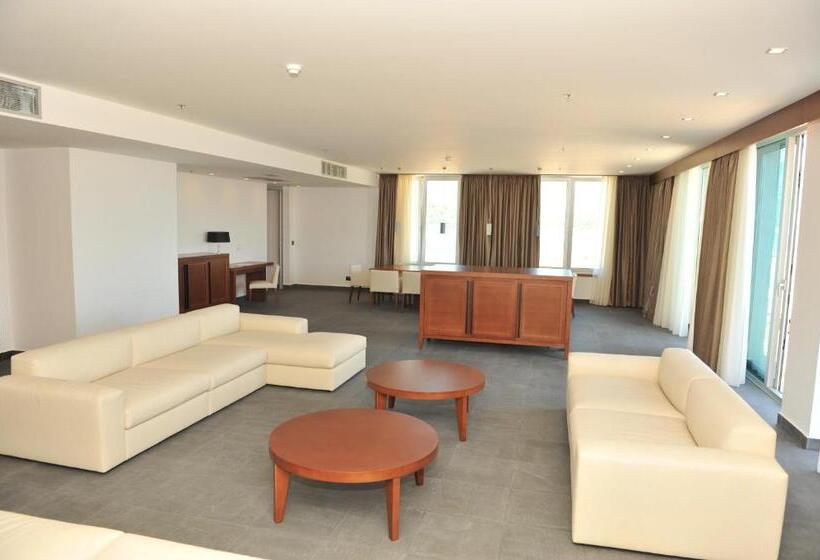 스위트, Avala Resort & Villas