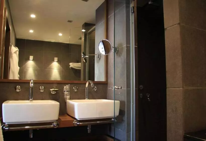 سوییت خانوادگی, Avala Resort & Villas