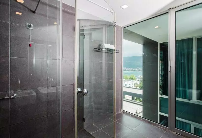سوئیت پنت هاوس, Avala Resort & Villas