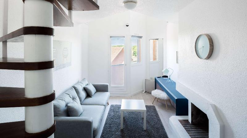 スタンダード4人部屋, Alpina