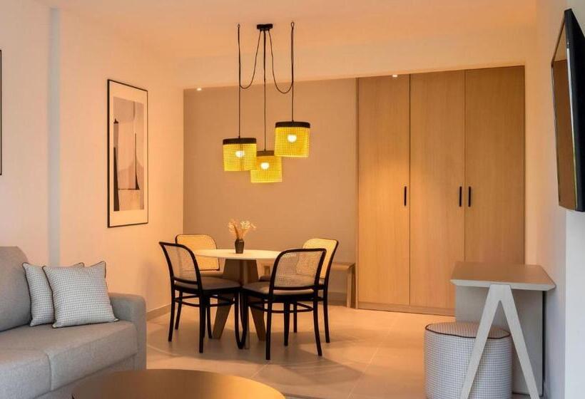 سوییت جونیور با بالکن, Bluesun Hotel Borak