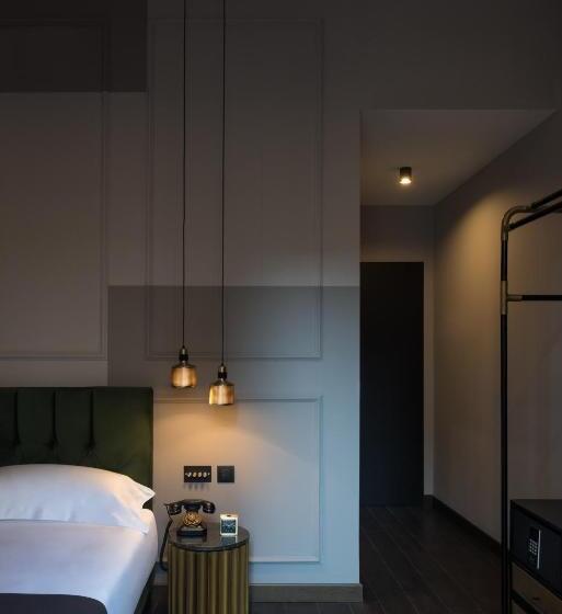 חדר סטנדרט יחיד, Chapter Roma