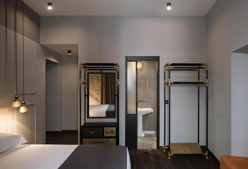 חדר סטנדרט, Chapter Roma