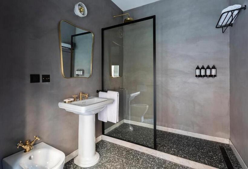 חדר דלוקס, Chapter Roma