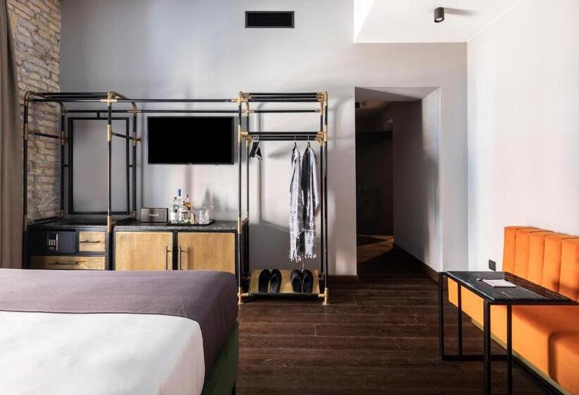 חדר דלוקס, Chapter Roma