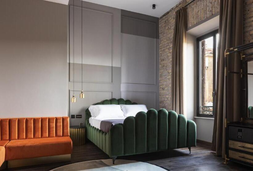 סוויטת ג'וניור, Chapter Roma