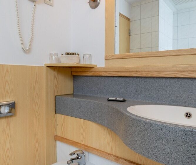 اتاق استاندارد یک نفره, Grand Hotel Donat Superior & Wellness Center