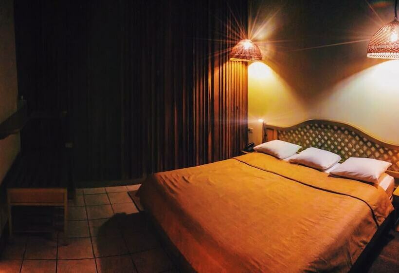 خانه 1 خوابه, Kariwak Village Holistic Haven And