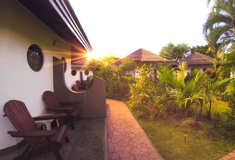 خانه 1 خوابه, Kariwak Village Holistic Haven And