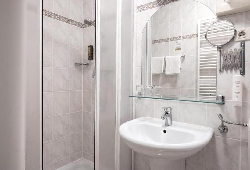 اتاق استاندارد با چشمانداز دریاچه, Kompas