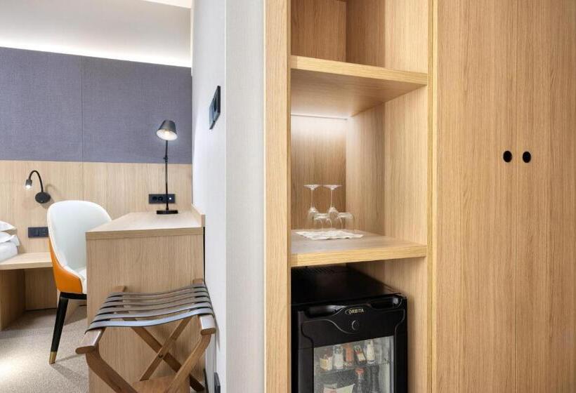 اتاق استاندارد با چشمانداز دریاچه, Kompas