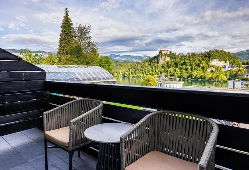 اتاق استاندارد با چشمانداز دریاچه, Kompas