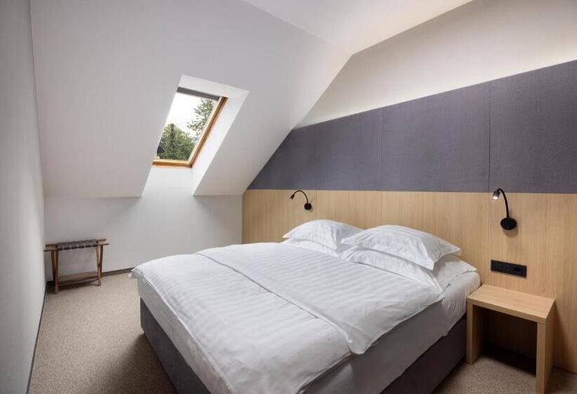 Family Suite, Kompas