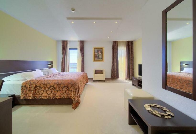 اتاق پرمیوم با چشمانداز دریا, Marina