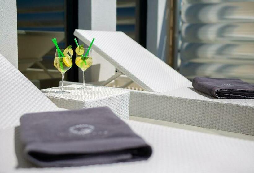 اتاق لوکس با چشمانداز دریا, Marina