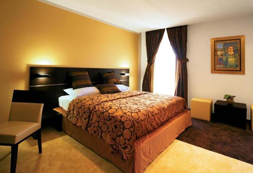 اتاق لوکس با چشمانداز دریا, Marina