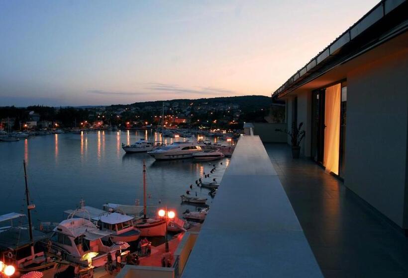 سوئیت پرزیدنت, Marina