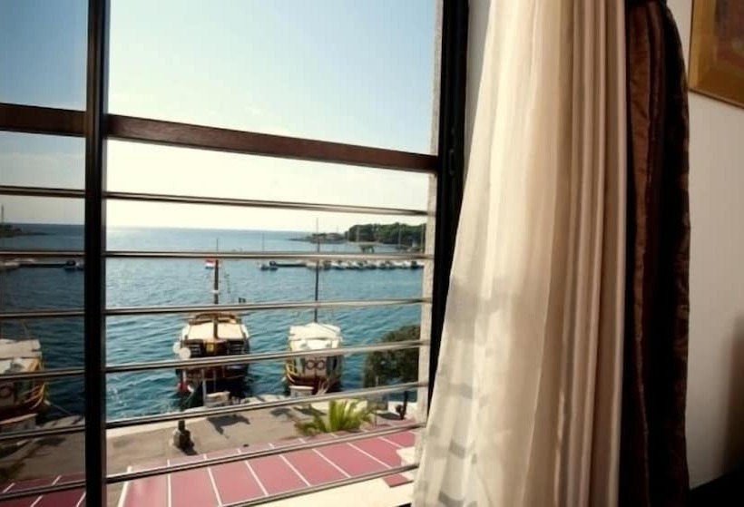 اتاق پرمیوم با چشمانداز دریا, Marina