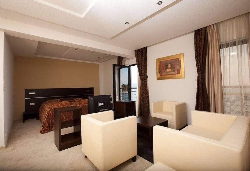 سوئیت پریمیوم با چشمانداز دریا, Marina