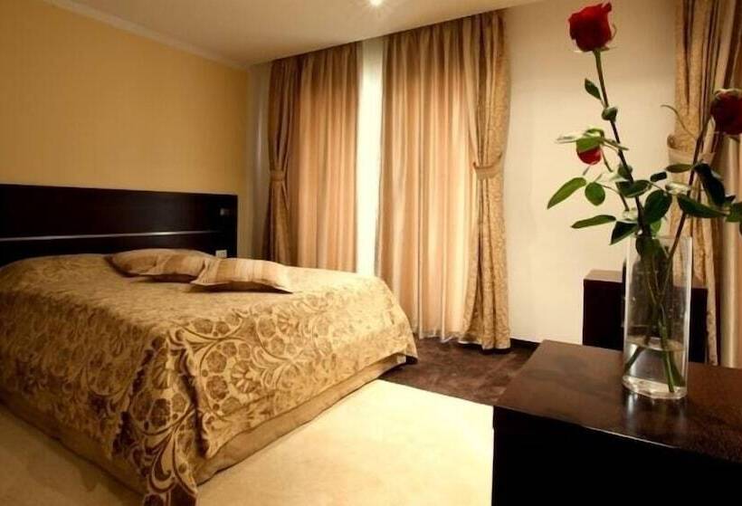 اتاق لوکس با چشم‌انداز دریا, Marina