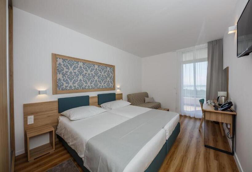 Семейный Номер Вид на Сад, Medena Budget