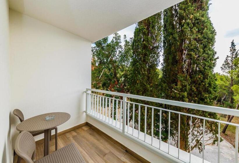 Семейный Номер Вид на Сад, Medena Budget