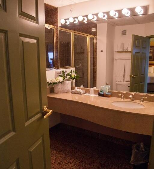 סוויטה מותאמת לאדם עם מוגבלויות, Medicine Hat Lodge, Trademark Collection By Wyndham