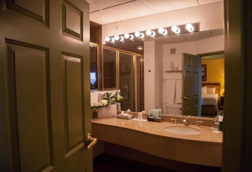 סוויטה מותאמת לאדם עם מוגבלויות, Medicine Hat Lodge, Trademark Collection By Wyndham